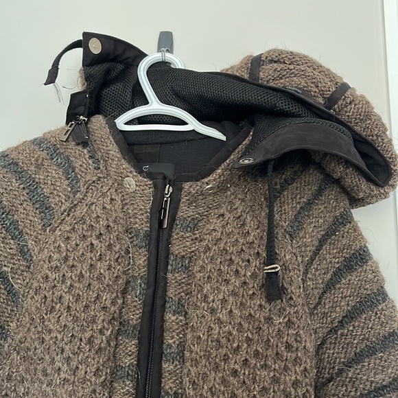 Urku Wool Coat - Picture 9 of 13